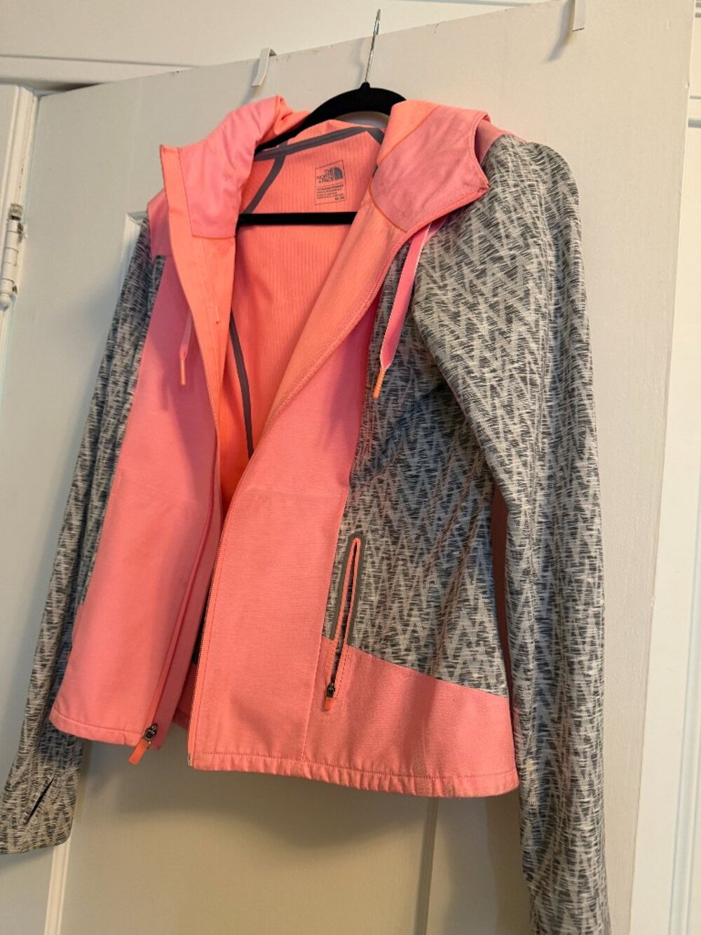 The North Face Women's Rain Jacket | Coral/Salmon | Size M